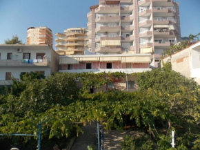  Detjon Beach Apartments  Саранда
